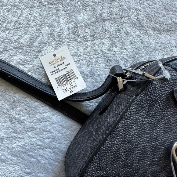 Michael Kors Jet Set Logo Rectangle Crossbody‎ - Picture 8 of 13